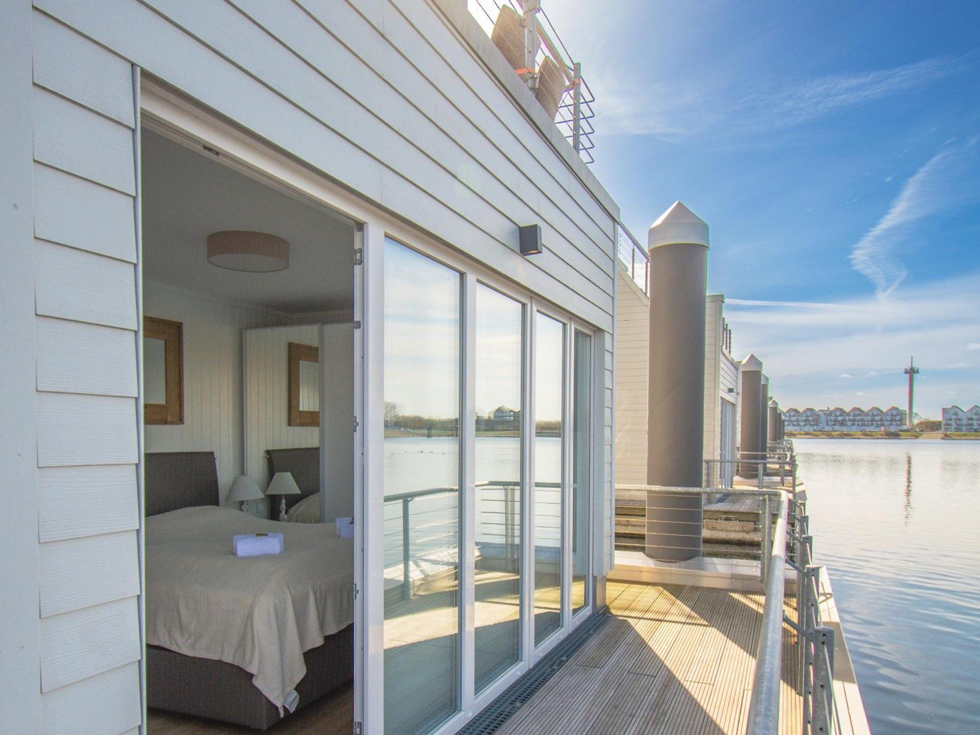 Schwimmendes Haus - An Bord Zwei Hotel Олпениц Екстериор снимка